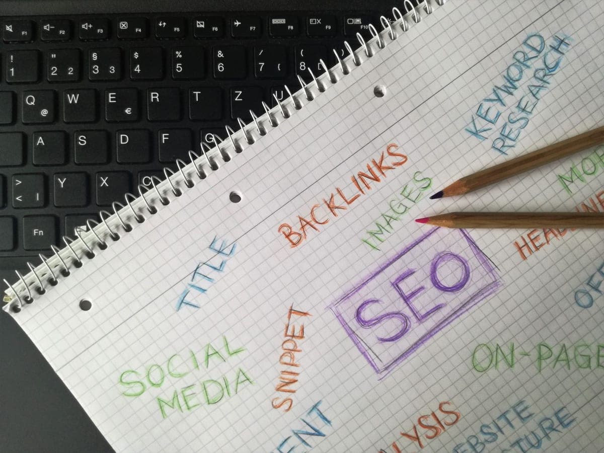 SEO в 2026: как ранжироваться в Google, Яндекс и в ответах ИИ (AEO + GEO)